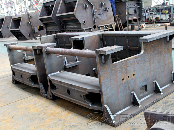 顎式破碎機(jī)的調(diào)整座固定槽