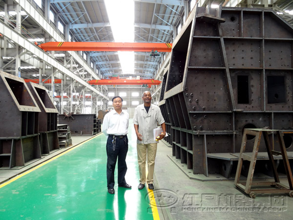 反擊式破碎機(jī)機(jī)殼