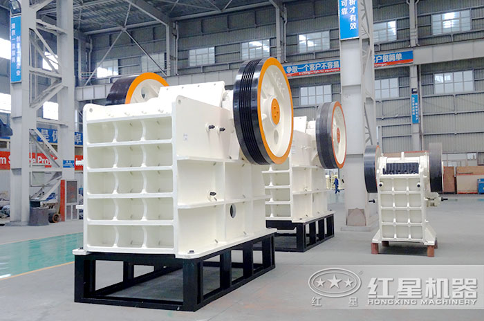 時(shí)產(chǎn)100噸的顎式石子破碎機(jī)