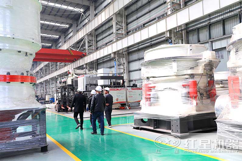 山西用戶(hù)來(lái)河南紅星廠區(qū)參觀圓錐式破碎機(jī)