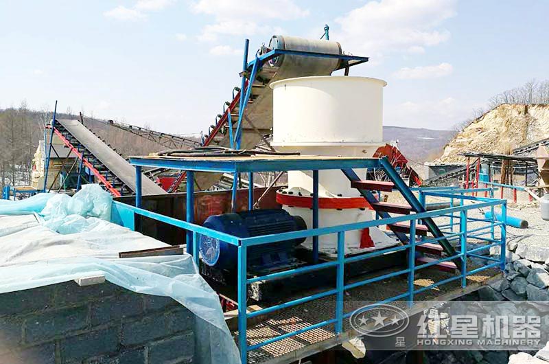 山西用戶在河南紅星購置的大型碎石生產(chǎn)線，整條生產(chǎn)線運(yùn)作兩年多，效率高、性能穩(wěn)定、故障率低