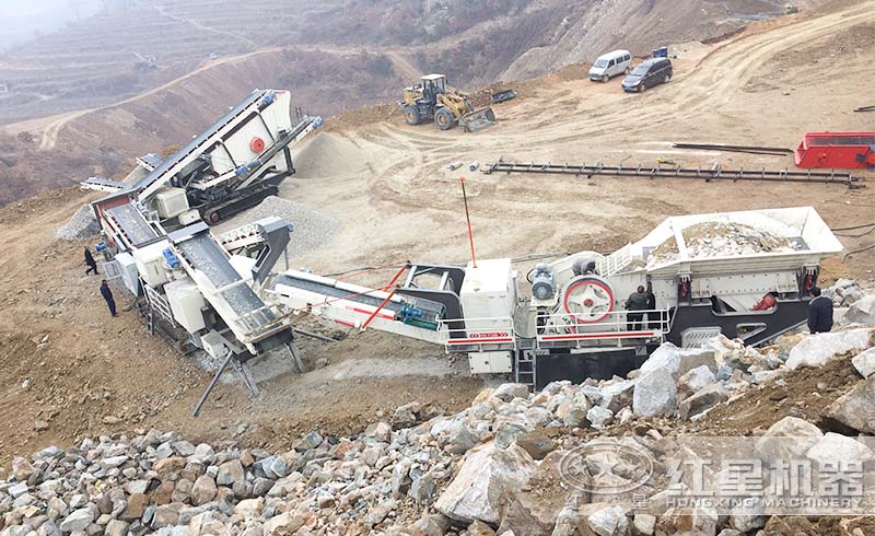紅星移動式石粉制沙生產(chǎn)現(xiàn)場，布局緊湊、運行合理，輕松實現(xiàn)高產(chǎn)、綠色生產(chǎn)