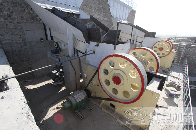 德版顎式破碎機生產線現(xiàn)場