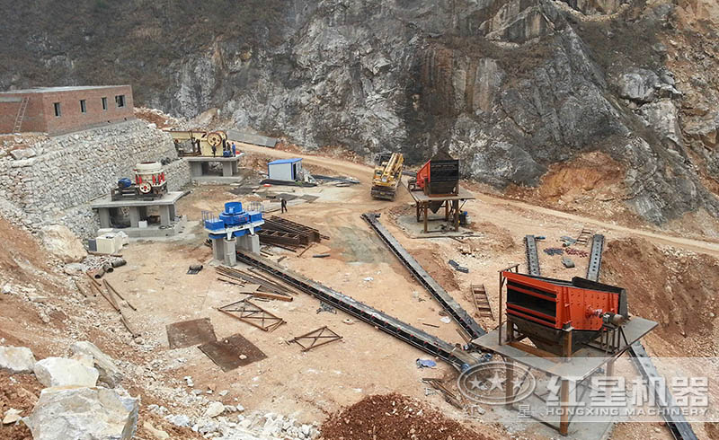 河南紅星環(huán)保型制砂生產(chǎn)線安裝現(xiàn)場(chǎng)