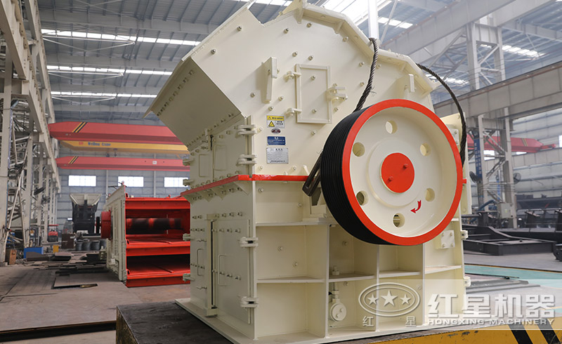 紅星細碎機生產(chǎn)車間，用心打造高品質設備