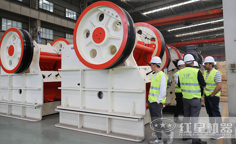印尼用戶不遠萬里來紅星廠區(qū)參觀購置顎式破碎機
