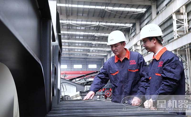 紅星移動式破碎站生產車間一角