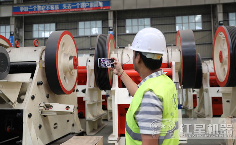 紅星顎式破碎機(jī)種類多樣、型號(hào)齊全，廠家直銷、價(jià)格實(shí)惠