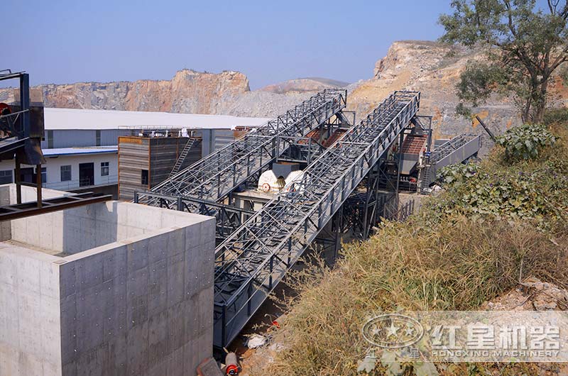 封閉式輸送帶安裝現(xiàn)場