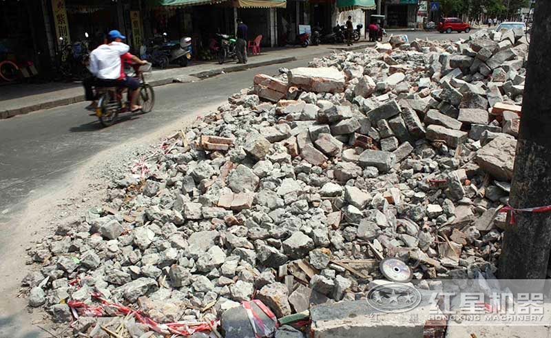 我國(guó)每年建筑垃圾產(chǎn)量巨大，大有圍城之勢(shì)