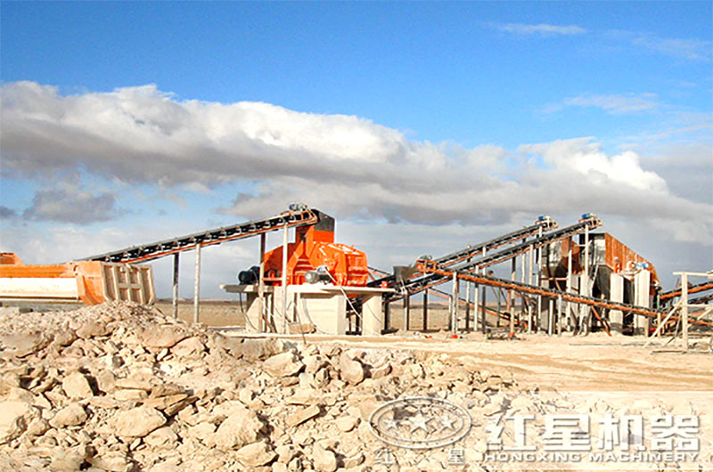 兩臺反擊式破碎機聯(lián)合作業(yè)現(xiàn)場