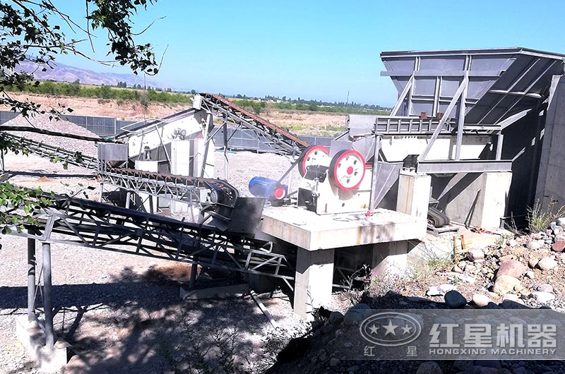 顎式破碎機生產(chǎn)現(xiàn)場直拍