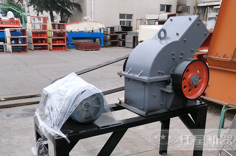 小型錘式破碎機設(shè)備
