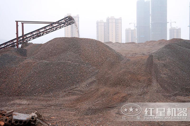 被破碎機(jī)器破碎后的24石子